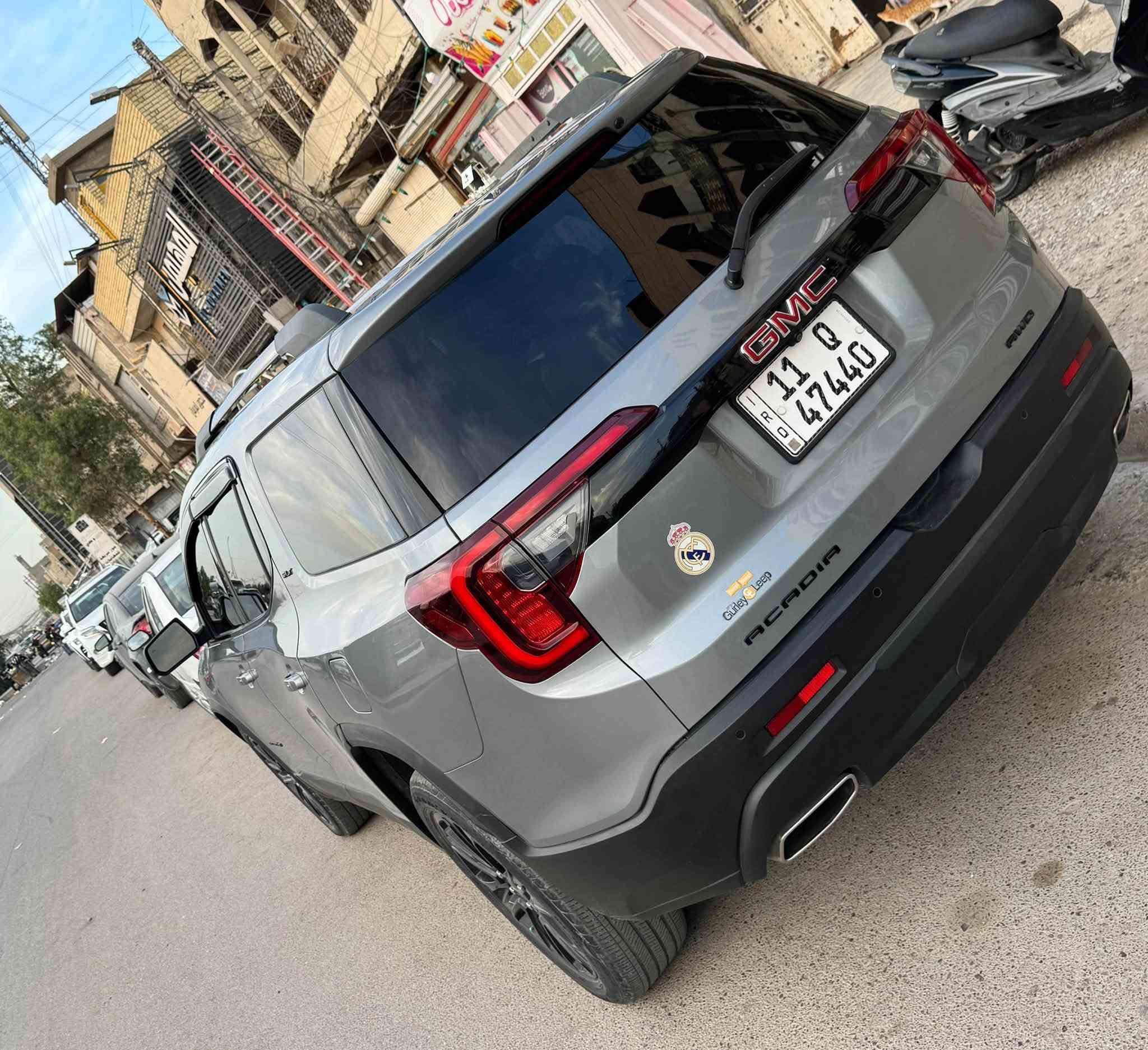 GMC 
٢٠٢٣ اكاديا / ستة سلندر فور ويل / فول حساسات / خمس وضعيات قيادة / بانوراما / ماشية ٢٨ الف سيارة بلادية للاخير 
كشنات جلد منفصل / فول تحكمات ستيرن / سيارة فئتها SIT / وبعد بيها هواي مواصفات /  مكان السيارة بغداد حي اور / سعرها : ٢٢٥ $ / للاتصال : ***********
