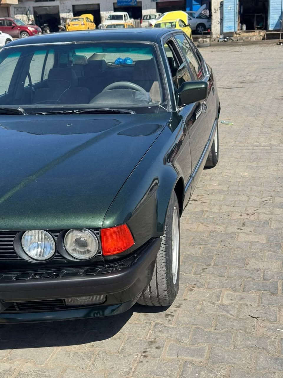 السلام عليكم بي امً دبليو للبيع موديل 1992مكينه وكيربلاد اكسل خفيف مكينه مفتوح حداديه إماميه خلفيه جديده تخم تاير جديد سياره فول مواصفات كهربائيات كلها جديده صبغ عام السياره للجمالية  فقط السعر 58وبيها مجال مكان السياره بابل ابو غرق  لاستفسار اكثر  الاتصال ع الرقم ***********
