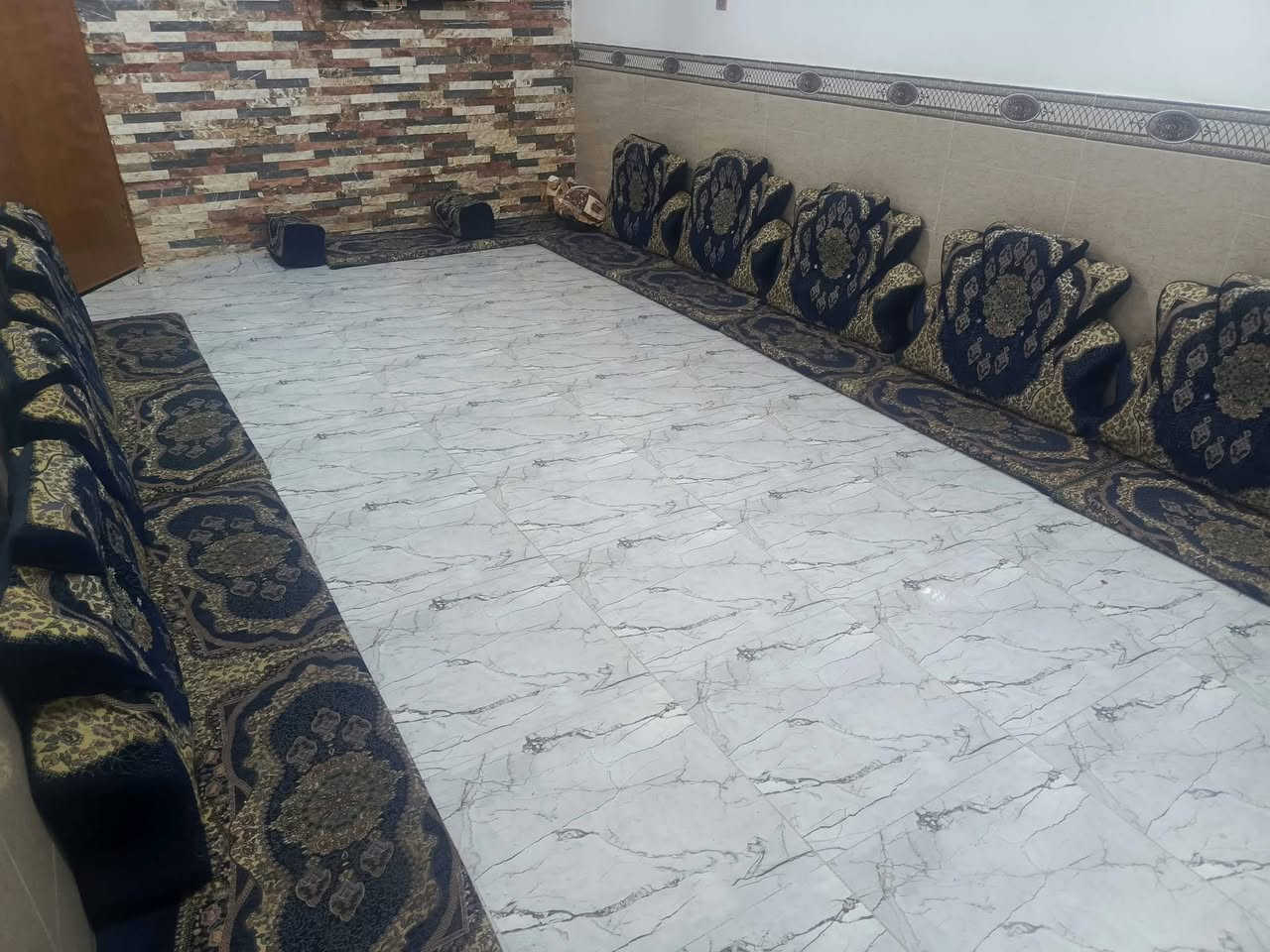 سنك خشب ب٦٠ ديوان ب٢٠٠ وبي مجال دوشك ٦٠
