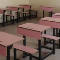 سرير اطفال • ١٧ قطعة • استخدام قليل