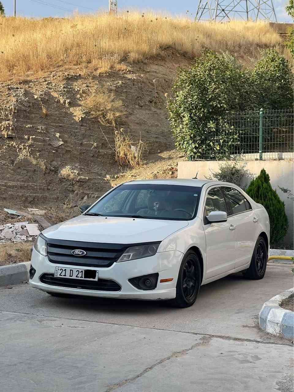 Ford fusion 
SE
٢٠١١
مواسەفات SE ئەمریکی
ناوزەرد
گێر ئۆتۆماتیک
چوار جام کارەبا
حاسەی بەگ 
سیستەمی سەوتی SYNC 
مەکینە ٢.٥ چوار پستۆن (مەرغوب)
هەموو گیانی بەشەرت 
چوار تایەی تازە کامل سێرڤس کراوە
تەبرید سارد و گەرم 
سێ پارچەو و دوو پەلەی بۆیاخە بێ ناوگرتن
سعری ٧٤ گەڵاو معامەلە
***********
***********
————————————————————————- السليمانية, العراق
