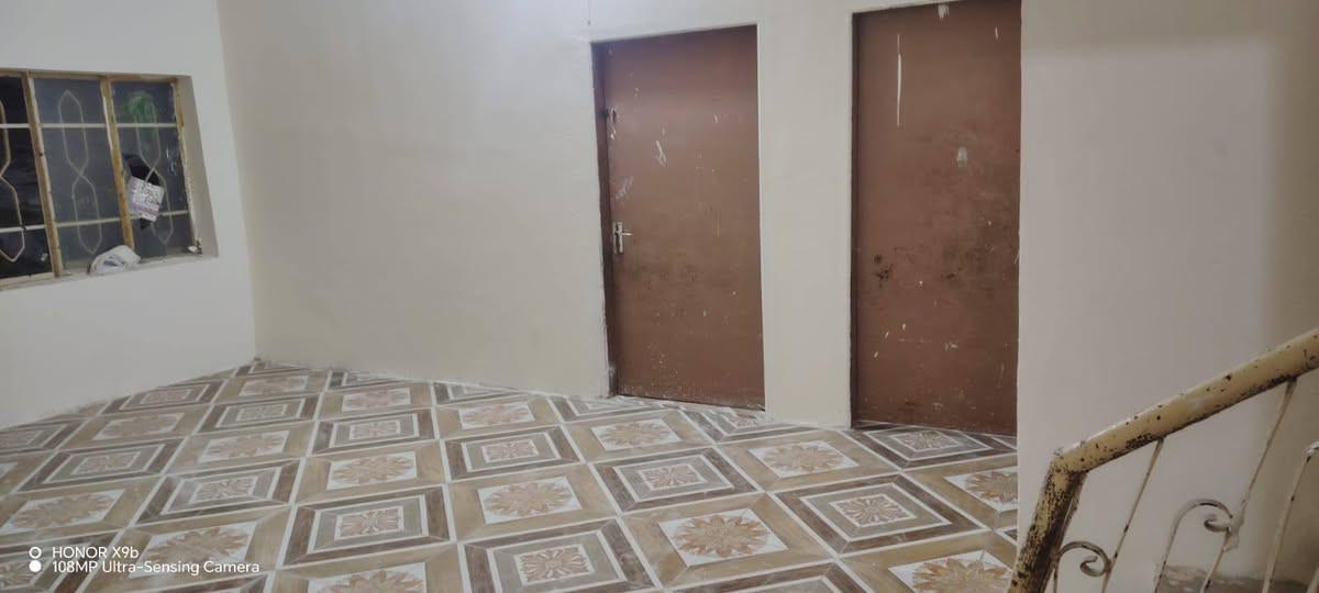 دار للاجار طابفين ٣نوم كلدو صاله مطبخ جاهز المساحه ٢٠٠م العنوان حي الاكرمين مقابل مدرسه علي جواد الطاهر إتصال ***********

نص مكتوب في الصور:
- O HONOR X9b
- 108MP Ultra-Sensing Camera
- HONOR X9b
- O HONOR X9b 108MP Ultra-Sensing Camera
- ● 108MP Ultra-Sensing Camera