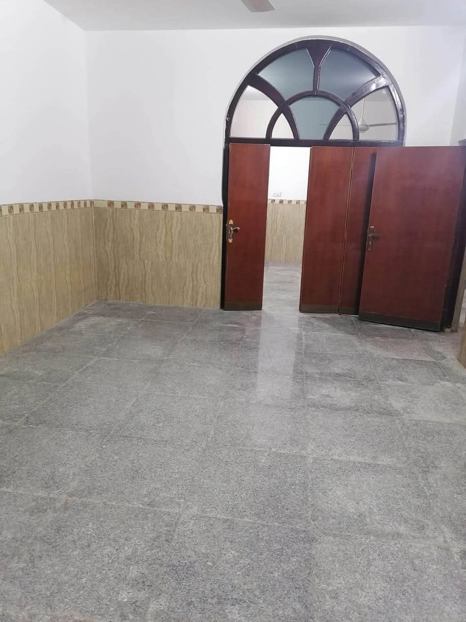 � دار للإيجار

📍 الموقع: خلف المدهش 
📐 المساحة: 220  م²
🛏️ عدد غرف النوم: 5 غرف

✨ دار مناسبة للسكن العائلي، بموقع مميز وسهل الوصول.

━━━━━━━━━━━━
🏢 مكتب الأساس للعقار
👷‍♂️ 

📞 للاستفسار والتفاصيل والحجز تواصل معنا

***********
━━━━━━━━━━━━
مكتب الأساس للعقار | ثقتكم أساس عملنا

