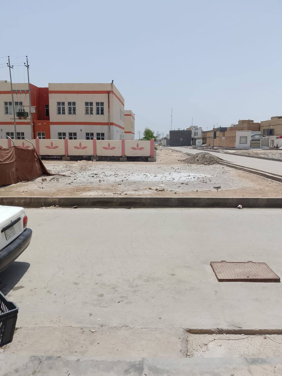 🏠 بيت طابقين
⚜️ عنوان الإسكان الصناعي حي المهندسين مقابيل ساحه 

⚠️ مساحه 100م

🔶غرفه صاله استقبال مطبخ صحيات طارمه منور

طابق الثاني غرفتين حمام صاله 
نوع البناء/طابوق كوكرنيت مسلح 

السعر 130وبيه مجال الاستفسار الاتصال علئ رقم ***********
