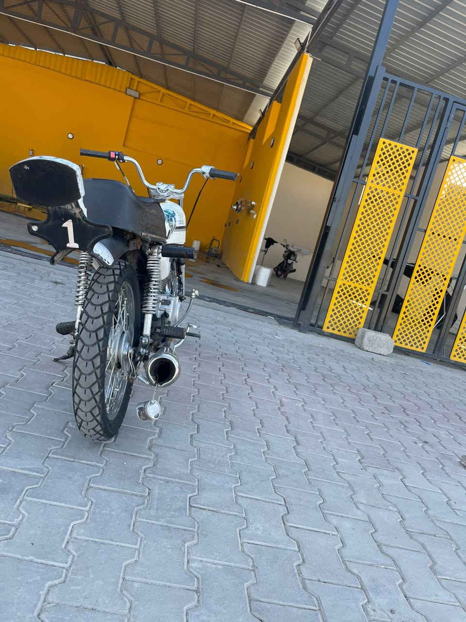 السلام عليكم نامة برو موديل ١٩حربية  محرك نضيف لا صوت ولا تبخير سعرهة ٣٨٠ وبيهة مجال مكاني ديالى بعقوبة بل مفرك وهاذ رقمي *********** لشراي يتصل
