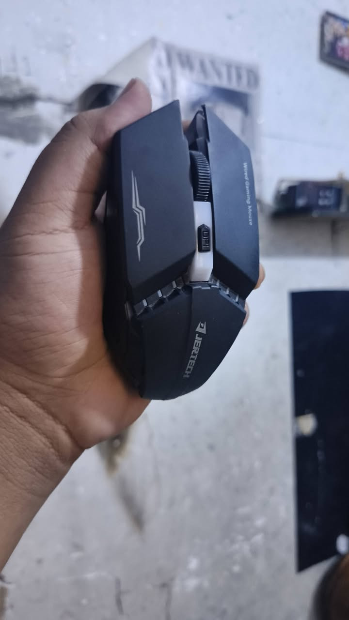 تجميعه للبيع مواصفات 
كوراي 5 جيل خامس 
رامات 16 
كارت شاشه مدمج 
بي 3 هاردات 
ثنين ssd سعه كل واحد 265 كيكا 
واحد hdd 500 كيكا
وندوز 10 برو 
ويا جوستك اكس بوكس شغاله ختمت بيها لعبيت بس 
ماوس rgb مدري شسمو هاذ اليطلع الوان 
كيبورد هم يطلع الوان 
سماعه ام المايك 
وماوس باد 
سعره 200 وبي مجال 
الله شاهد اخذته قبل شهر ب 250 
جهاز شغال وكلشي مابي اذا تريد اي استفسار عليه راسلني واتساب  *********** 
واذا ماعندك واتساب راسلني انستا zw_0t 
واني بالخدمه مكاني بغداد شعب حي البساتين
