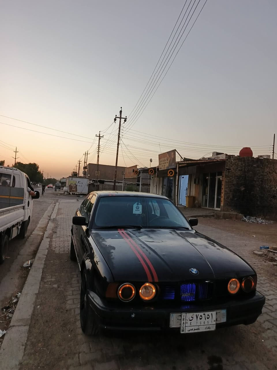 السلام عليكم بي ام موديل 92 حجم 535 كهربائيات جاهزه الجديد السياره جاهزه وخير من الله عندي البيجمرات رقم الماني بغداد راعيها مسافر هتكفل السرقه وعشائر مستمسكاته عندي سياره ما بيها لا ضربه ولا صبغ ابيع هذا الموجود سعر 23 العنوان بغداد المدائن رقم الهاتف***********
