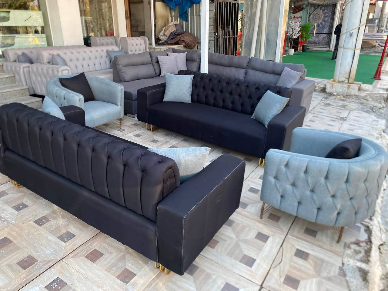 🛋️موبليات لا ماسو 🛋️
عرض خاص سعر :475 الف فقط 
تخم مودرن مستخدم  8 مقاعد - تركي أصلي ظهر سرير 🇹🇷  
✅ خشب زان درجة أولى + قماش كتان   
يتوفر توصيل 🚚 الى جميع محافظات العراق

للحجز الفوري راسلنا واتساب☎️:***********  
📍العنوان اربيل سايدين المنارة مقابل سوق اللنكة الجديد مقابل عمارة F
⏰ يومياً من 10 صباحاً لـ 11 ليلاً
