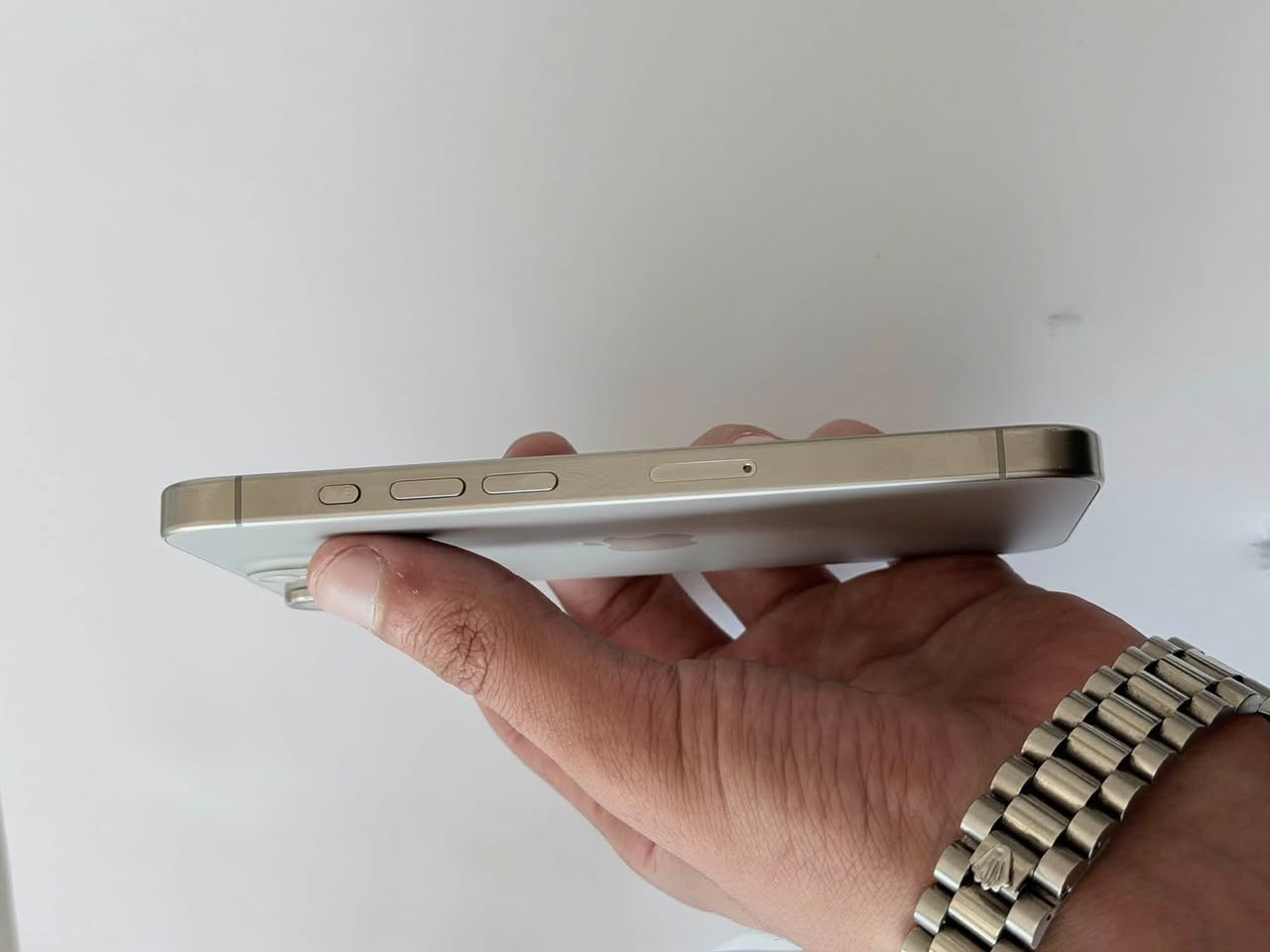 📱 آيفون 15 برو 256GB 🔥

للبيع آيفون 15 برو، ذاكرة 256GB، لون تيتانيوم مميز 🤎

الجهاز نظيف كلش كلش كلش، وحالته ممتازة جدًا، ما بي أي خدش نهائيًا ✨👌

💾 الذاكرة: 256GB
🎨 اللون: تيتانيوم
📱 الموديل: iPhone 15 Pro
دبل سيم كارت
✨ الجهاز نظيف جدًا وخالي من الخدوش

💰 السعر 850 ألف دينار

📞 للاستفسار والتواصل:
***********
اللي جاد بالشراء يتواصل ويانه 🌹
