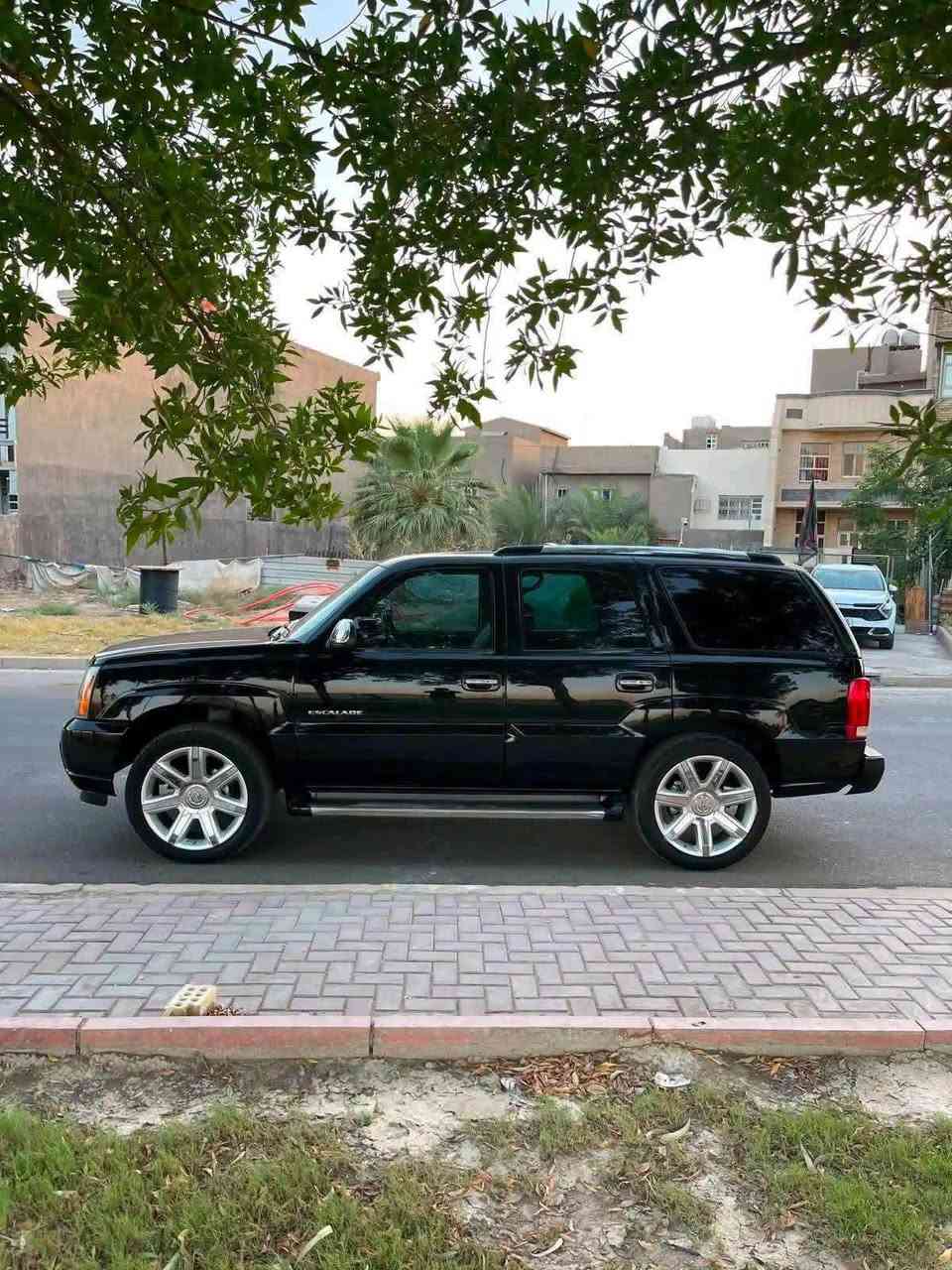 السلام وعليكم  ***********
كاديلاك اسكاليد 2003
خليجيه مكفوله من الصبغ والحادث
كير محرك بشرط 
فول موصفات 
فتحه 
كشنات ملكي 
تبريد 3 قطع ثلج 
كشنات كهرباء 
السعر 135 
بغداد السيديه 
*********** بغداد, العراق
