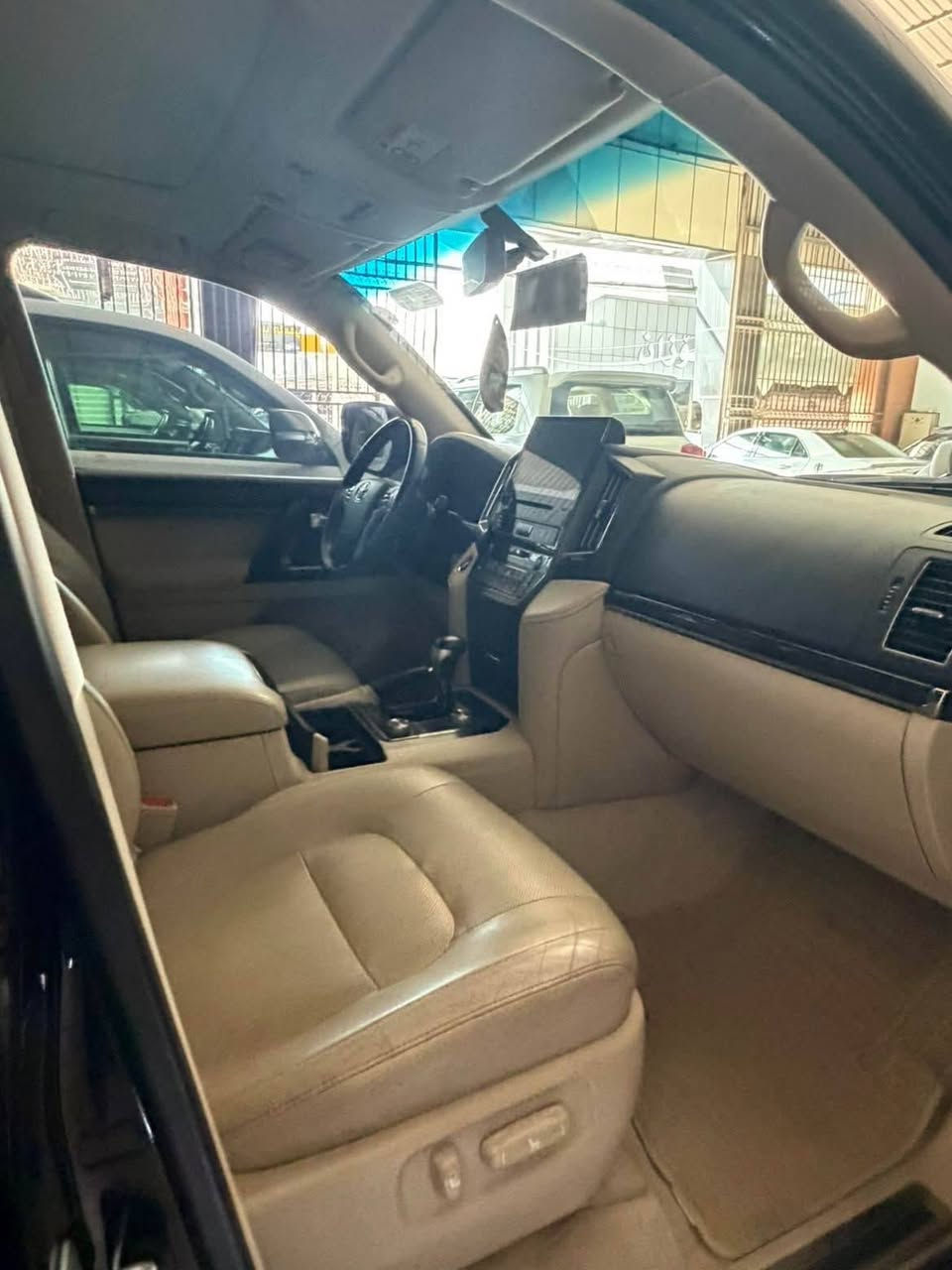 مۆدێل 2021 شەریکە جیهان مواسەفات GXR V8 دووکوشین کارەبا هەشت ئێرباگ  پیبیئێف کراوە  دەحامی لەبۆ دەحامی سبوخ ساردەکوت هەموو بەشەرت گێرومەکینە بەشەرت km56000 رۆیوە  رقم تلفون *********** أربيل, العراق
