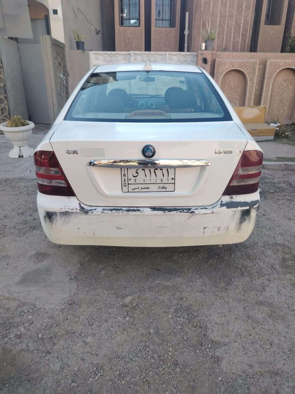موديل 2013 Ck للبيع جيلي 
مكينه وكير مكفولات لا تنقيص ولا تبخير 
كير عادي حداديه نضيفه 
مكفوبه من ضربه وصبغ سياره موضحه بصور 
تحويل ثاني يوم 
السعر 28 وبيها مجال 
*********** 
مكاني بغداد حي الخضراء
