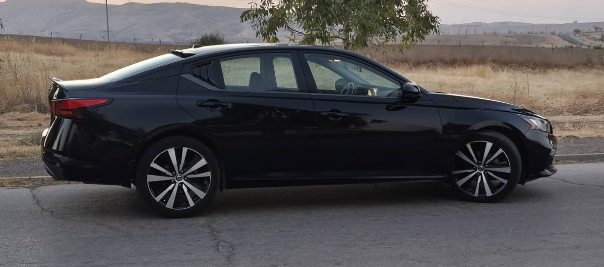 السلام عليكم 
بسم الله 
⚡NISSAN..Altima..2021.SR.Plus⚡
⚡نيسان...التيما ٢٠٢١.. SR..Plus  ⚡

......................................

الفئه  SR..Plus
موديل 2021

ماشية 126الف كيلو متر 

لون أسود

محرك 2500

بصمة تشغيل

ابواب بصمة+ بصمة صندوك

تشغيل عن بعد

فتحة سقف (سلايت )

شفتات سترين

رادارات 360° درجة

رادار امامي (توقف ذاتي)+تحديد مسار

رادار جانبي+توقف ذاتي

رادار خلفي (توقف ذاتي)

كامرة خلفية

حساس خلفي

كشنات جلد

كشن السائق كهربائي

كشنات تدفئة

فول تحكم ستيرن

كروس سرعة (مثبت سرعة)

أشاير مري جانبي

ويل كب رياضي حجم 19

لايتات فول زينون

السنوية لحد 2028
الهزة جديدة قبل اسبوع سويته
إطارات جديدة 
السيارة خير من الله جاهزة للأخير 

ضررها فقط البنيد كلير امريكا بدون دواخل بدون ايرباگات قطعة وحدة ما مبدل بيها حتى الدعامية نفسها مصلحة 
الصندوق بيها رصعتين صغار كلش
رقم الشاصي موجودة بالصور 
السعر :- اكتب رقم 8 ويصلك السعر 
المكان :- الموصل / سد الموصل 
***********
***********
إتصال او واتساب
