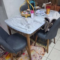 ميز يتكبر • ٤ كراسي • جودة عالية