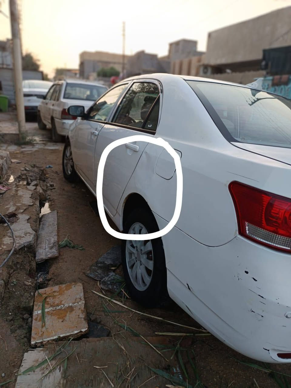 السلام عليكم
بي واي دي G3 موديل 2013 بأسمي گير مكينة خير من الله قبل أيام شديت مشط استيرن جديد بيها طخات موضحات بالصور وشخوط مكان السيارة بغداد سبع البور تبريد شغال 
السعر 54  وبيها مجال 
الاتصال ع هذا الرقم ***********
