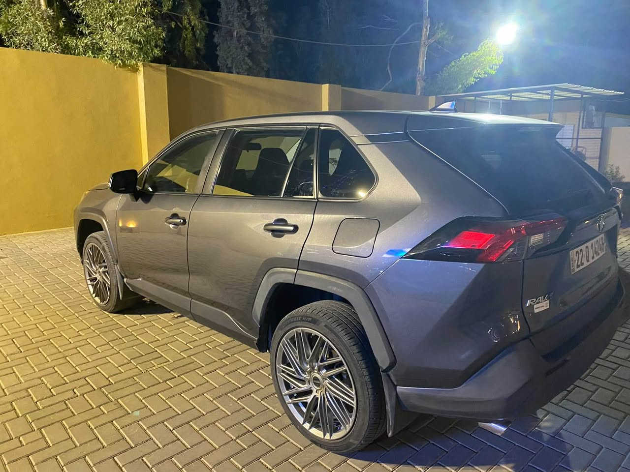 Rav4-2022
پيش و پشت كه پس ايرباك شان سيستم
٢ پارچه سبغ و ١ پارچه بيلاد گورايه كمه ك ناو ده ركه ي هه يه 
بي مسروف تايه و ويليكي جواني له سه ره
سعري ٢ ده فته رو مجاليكي برايانه
*********** أربيل, العراق
