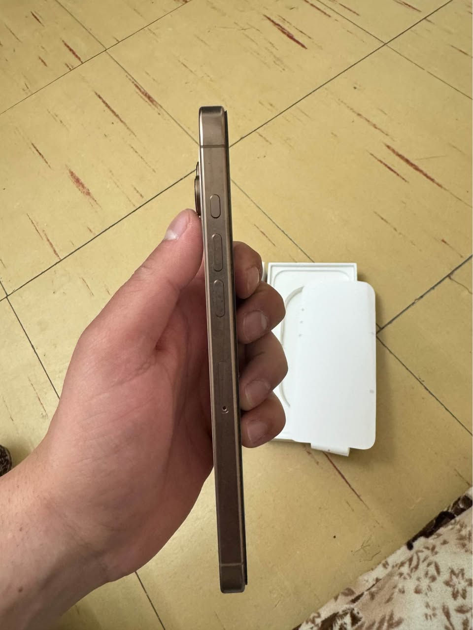 ايفون  16 pro max 
بطريه 90%🔋
نضافه 100/%
شرط جهاز ما مبدال كل شي نضيف 
سعر مليون 300 الف  
رقم مبايل ***********
بس وتساب شغال 
مكان موصل 
كرتون موجود 
كيبل ماكو موصل, نينوى
