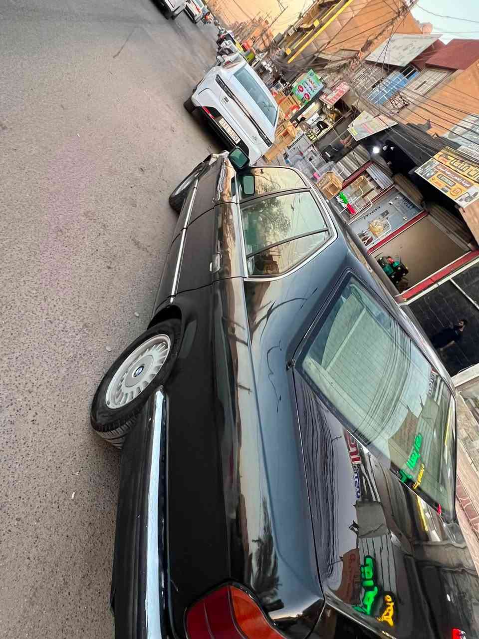 السلام عليكم ورحمة الله وبركاته
من رخصة الادمن 
للبيع bmw 735 il /1992
باب طويل
محرك ٣٥٠٠ ستة سلندر
كير اوتماتيك
صدر امامي وخلفي خير من الله
تبريد شغال ثلج 
تخم تاير جديد
باتري جديد
داخل السيارة مقبول
رقم انكليزي الجديد شرط التحويل
السعر ٤٠ ورقة وبيهة مجال

رقم الهاتف /***********
