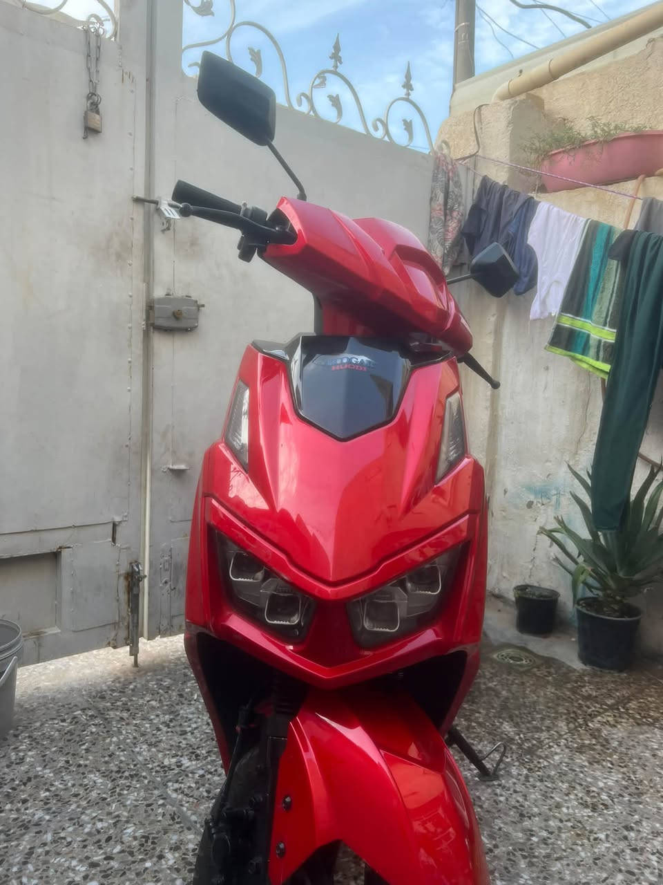 السلام عليكم دراجه نوع HUODI  
كلش ممتازة الشاصي كدامك 
3000W
72V 
‏الدراجه خير من الله مابيهة اي نقص 
اشاير يمنه يسرة 
هورن
زنون عالي ناصي 
شاشاة عرض العطل
تعال وشوف بعينك 
بطاريات اصلية مالتهة وحدة مشترينهة هم اصلية
نضافة 97‎%‎ 
بعدهي على سوادات الشركة نضييفة كلش 
السعر 850 الف وبيهة محال للشراي 
للاستفسار *********** متواجد واتساب وماستنجر
