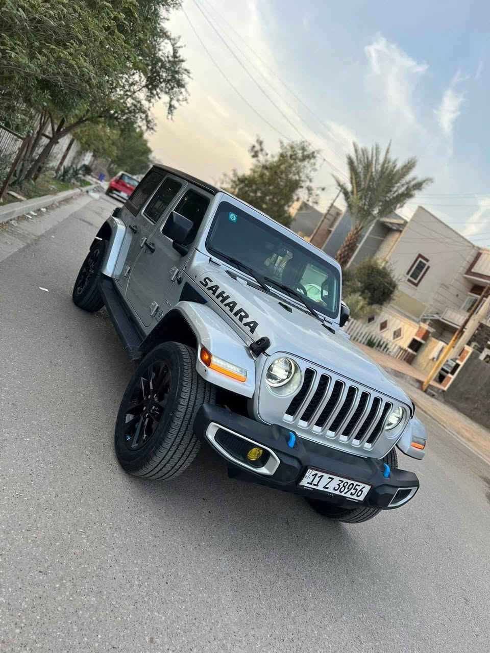 جيب رانكلر صحارى 4Xe
رقم بغداد
 موديل 2023 
هايبرد بلاك ان فول مواصفات شحن كهرباء 

‏Jeep Wrangler Plug in Hybrid 
العداد  ميل 39
المحرك : 4 سلندر 2.0 توربو 
3 انظمه بانزين وهايبرد وشحن خارجي 
حادثها بنيد تبديل فقط  
  
المواصفات :-
* ⁠بصمة تشغيل وابواب
*كشنات جلد
*   
* ⁠دفع رباعي 4x4
* البك لايت والسكن لايت LED .
* تحديد سرعة . 

‏* ⁠Car play
* شاشه كبيرة 
* كاميرا خلفية .
* ويل 20
*    
  مكان السيارة : بغداد الدوره
السعر 240
رقم  صاحب. ***********
