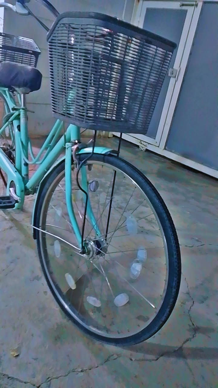 السلام عليكم بايسكل للبيع حجم 27 قايش وليس زنجيل حساس وره وجدام تايرات جدد قفل ومفتاح بلادي استيرن استيل الوياله الوره ولجدام استيل السعر 150وبيه مجال شي قليل لشراي الموشراي لايتعبني للستفسار الاتصال على الرقم*********** مكاني الحويجه
