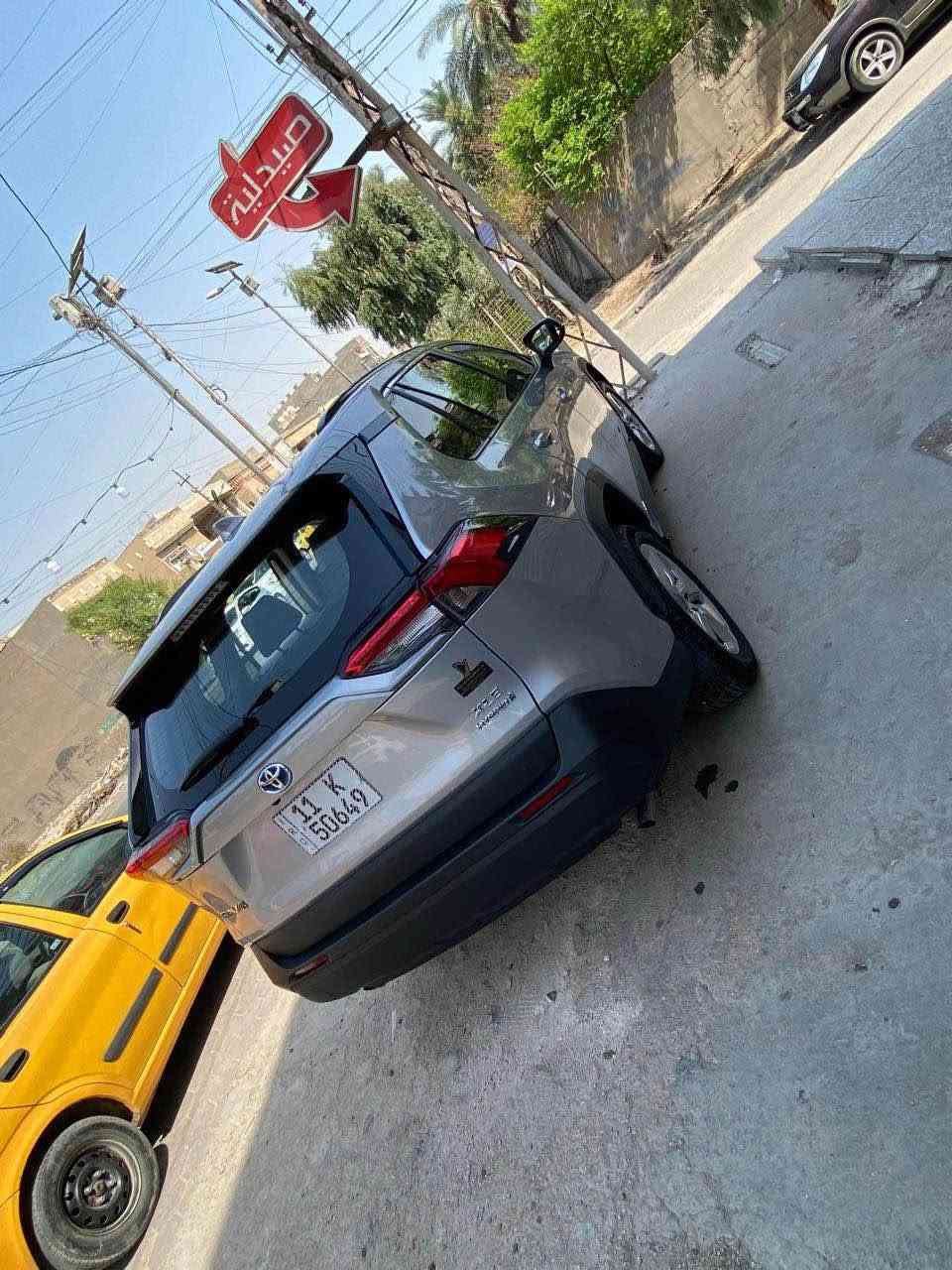 سلام عليكم 
راف فور XLE  هايبرد موديل 2021 للبيع 
ماشيه 12000 ميل رقم بغداد بسمي فول مواصفات 
-تشغيل وابواب بصمه
-صندوق كهرباء 
-تدفئه وتبريد الكشنات
-كشن السايق كهرباء
-كشن السايق خزن ميموري
-فتحه سقف
-قطعتين تبريد مناخين منفصل
-حساسات 360 درجه
-اشاير بلمري
-كشنات السياره جلد مطعم لونين
السعر 153 وبيه مجال للطيبين
السياره بيهه قطعتين تبديل وصبغ البنيد والجاملغ وبيهه شاصي ولغد حادثهه بجم اكرر الحادث بجم حته لحد يتفلسف عليه وناشر السونار وكلشي بحسابه رقم بغداد بسمي 
مكان السياره الغزاليه 
للاستفسار ***********
واسف عل اطاله بغداد, العراق

