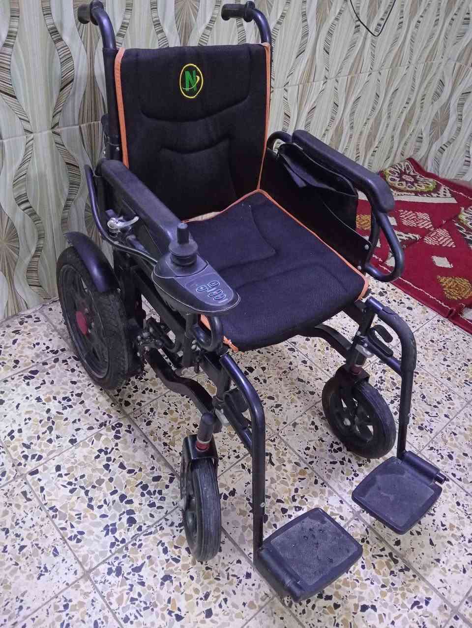 البيع كرسي  متحرك  مستعمل  بحله جيدة جداً السعر 400 الف دينار  مكان  بغداد  *********** اتصل
