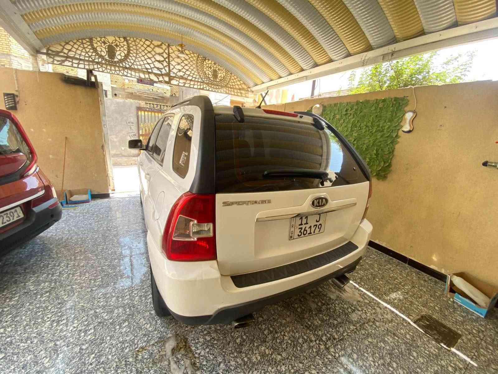 السلام عليكم 

كيا سبورتج خليجي 2010 دواخل بيجي فول مواصفات فتحه دبل كزوز جديده السياره مكفوله من الضربه والصبغ والفتح والبارد سونارها مرفق بلصور حته البلاستك بلادي ماشيه 180 حقيقي جاهزه من حداده تخم تاير تبريد ما بيه اي نقص البيع شرط التحويل ما تحول لاتتصل سعرها 118 مجاله بسيط رقم بغداد الدولي 
*********** 
البصره ابي الخصيب ابو الخصيب, البصرة
