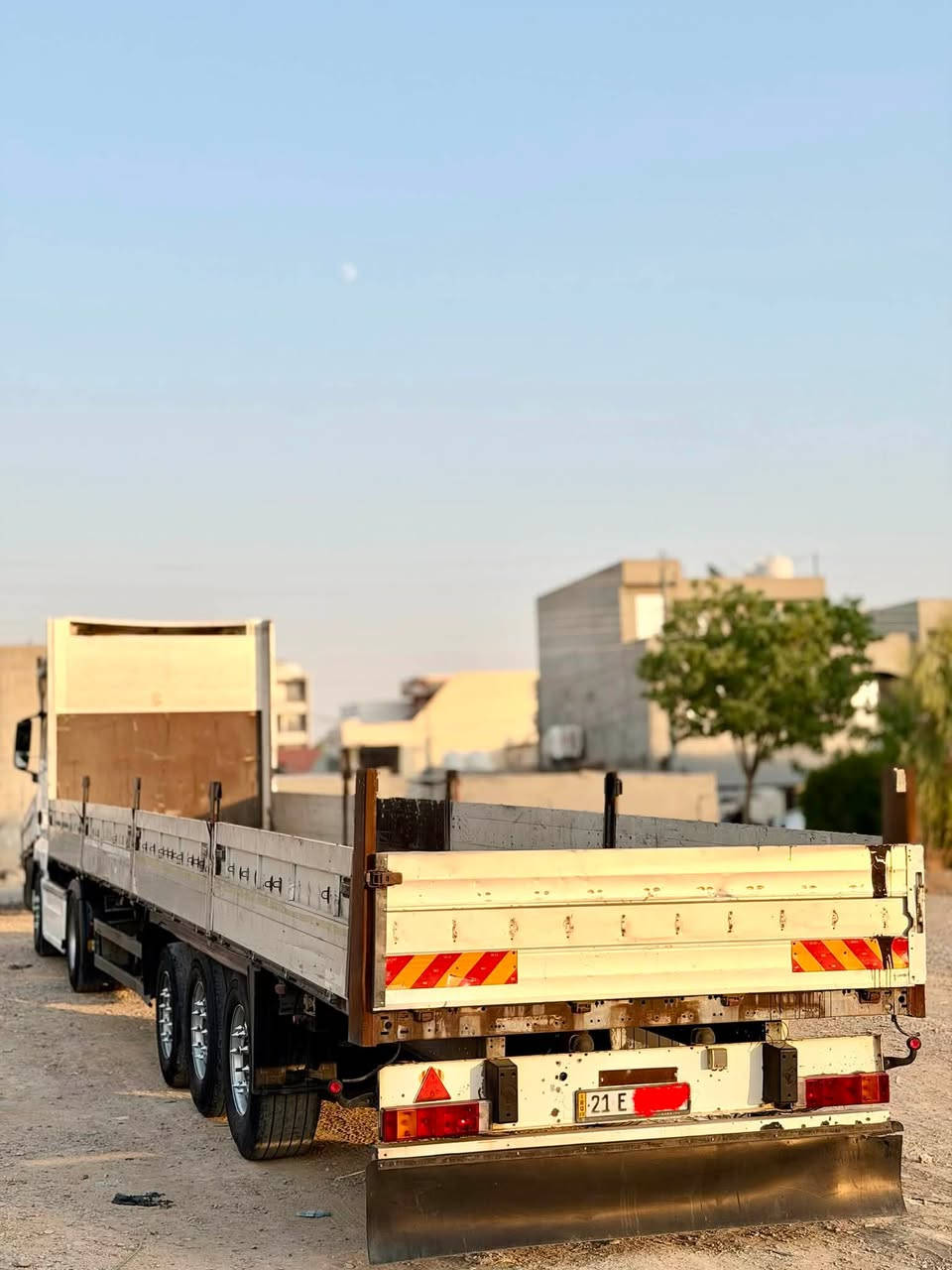 مان ٢٠٠٧ فول فولە
حجم ٤٣٠ 
توماتیک ریتایدەر سلاجە 
عربانەی شمتز دنگیر ساف دسک وەسەت 
کامل جاهزە لە ناو ئیشە 
کەلار
***********
***********

