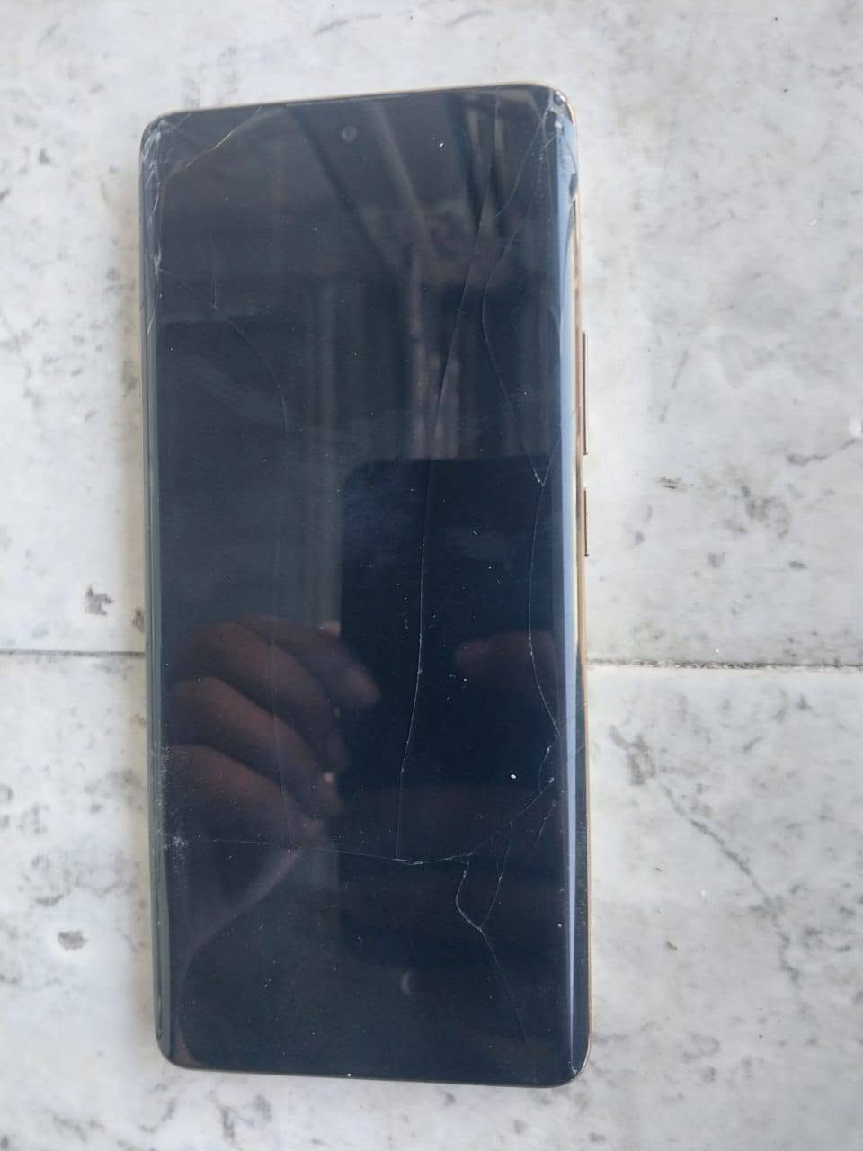 جهاز ريلمي 11برو 5جي بلس شاشه مضلع مثل ماموضح بلصوره بي نقطه من يم الكامره وفطور بللمس بس ماماثر بكلشي جهاز شغال ونضيف كل عيب مابي لا يشكل ولا يكطع ذاكره 256رام 16ببجي 60فريم فول سلاسه بطاريه 5000 سعر 200وبي مجال ومراوس هم يرهم مكان كركوك رقم *********** واتس اب هم متوفر

نص مكتوب في الصور:
- ٣:٤١ البطارية صحة البطارية إعدادات توفير الطاقة استخدام البطارية آخر ٢٤ ساعة ٧ ٪١٠٠ ٥٠ ٪٠ الآن ١٢:٠٠ ص ٠٨:٠٠ ص ١٢:٠٠ ص ٠٤:٠٠ ص ٠٨:٠٠ ص ١٢:٠٠ ص ٢ م م الشحن عادية مرتفع استخدام البطارية حسب التطبيق TikTok ٣,٢٪ واتساب ٣,٦٨٪ Yalla Ludo مدة تشغيل الشاشة منذ آخر شحن ٣٣ من الدقائق المستخدم منذ آخر شحن ٢ من الساعات ٣٢ من الدقائق