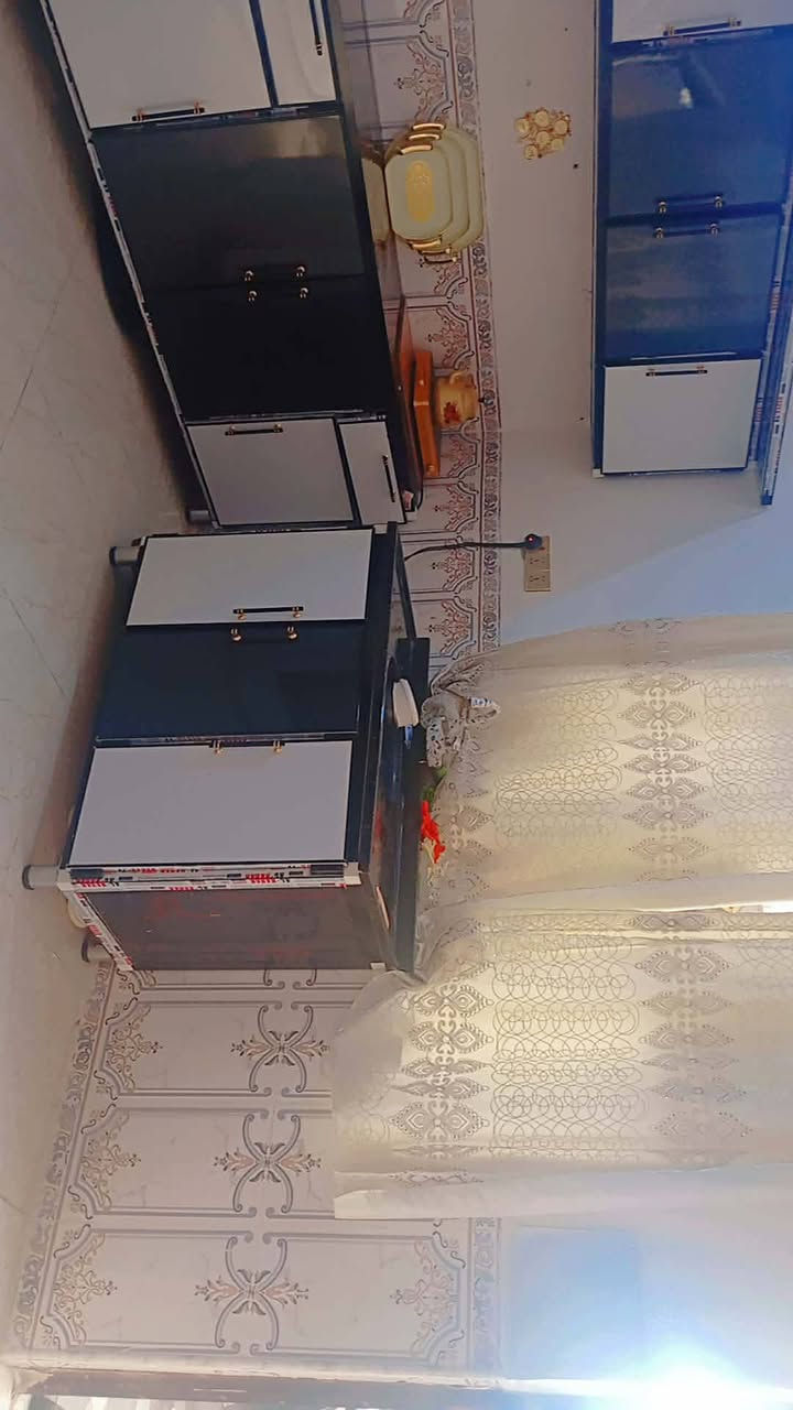 بيت البيع على طريق المشايه بظهر ابو رياض الحداد مساحه 100بناء جديد بي قرفه وصاله ومطبخ وحمام داخلي وحمام وتواليت خارجي البيت زراعي ***********
