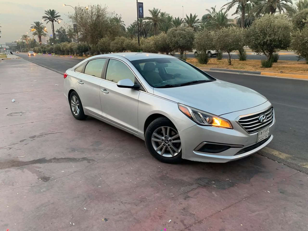 السلام عليكم
سوناتا ٢٠١٧ مكان بغداد ماشية ٦٦ الف رقم بغداد 
رقمها حلو بدون دواخل بدون ايرباك ليبل واحد صبغ بنيد فقط وقليل بالهلال جاملغ خلفي سيارة جديدة ب ١١٨ بيها مجال قللليل
تلفون ***********
