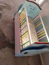 سرير اطفال • نظيف • دوشك وياه