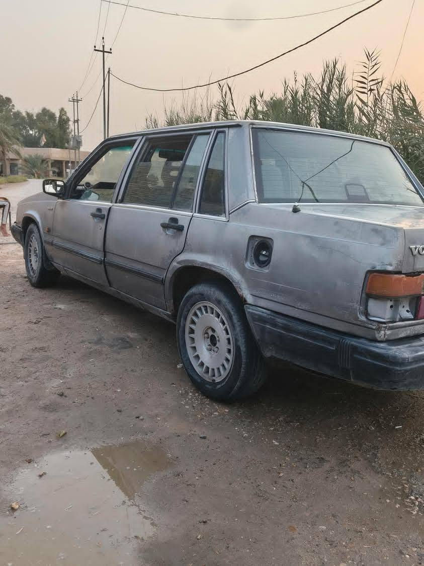 سلام عليكم سيارة فالفو لبيع او مراوس موديل 92 رقم المثنى /سعر 20 وبيه مجال قليل عنوانها بابل ناحيه الكفل . للتواصل او الاستفسار ***********
