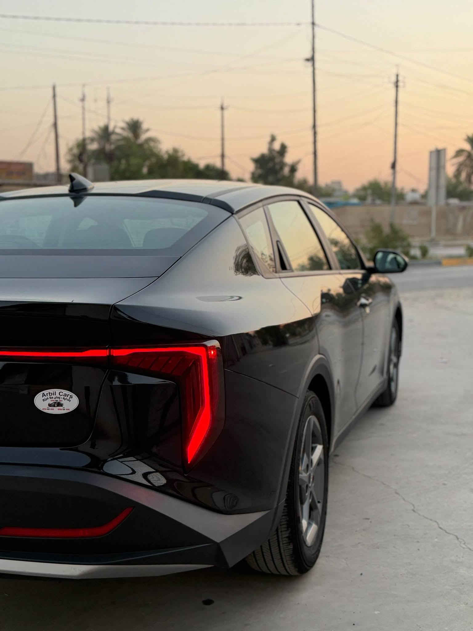 سلام عليكم للبيع فقط 
كيا k4 2025 بدون ايرباك
محرك 2000 دوش
عداد : 17 الف بعده بحاله الزيرو شرط
مواصفات lx

بصمة 
بصمة ابواب وجنطه 
تشغيل عن بعد 
لد امامي 
لد خلفي 
كامره HD
عدادات الكترونيه 
شاشه متصل تدعم خرائط 
مود درايف متعدد 
نقاط عمياء مع رادار جانبي 
 رادار امامي وخلفي وجانبي 
منافذ شحن خلفية 
فول تحكم ستيرن 
كروس سرعه مع تحديد مسافه امان 
فول قياده ذاتيه وتحديد مسار 
اوتو هولد 
سايد بريك كهرباء 

حادث سياره خشم بنيد فقط  ومصبوغ 
بدون ايرباك باقي سياره مكفول 
صور حادث مرفقه 

عنوان : بغداد قرب علوه الرشيد يم القوس 
السعر : 166 وبيه مجال بسيط جدا
استفسار : ***********
            : ***********
