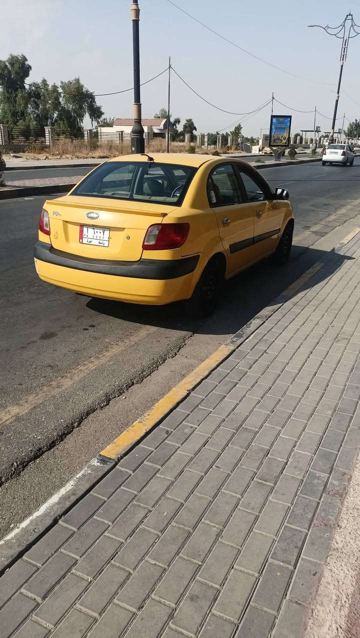 السلام عليكم 
كيا ريو موديل 2009 خليجي بدون 
ضرر فقط تلقيطات وشويه بالبوند بدون داخل 

تبريد وتدفئه شغال 

باتري جديد 

طخم تاير جديد 

غرامات صفر 
السعر 70 وبيها مجال قليل 
الاستفسار ***********
***********
