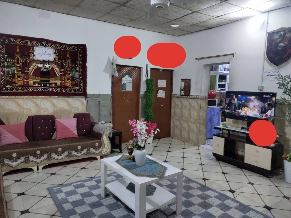 بيت تجاوز للبيع العنوان الزبير محلة الشمال حي الاثار المساحه 250م يبعد عن الشارع العام 50م شارع البيت عرضه 10م
خدمات البيت جاهزه ماء كهرباء شغل النرجس يحتوي البيت على غرفتين مطبخ هول ديوانيه خارجيه قيد التجهيز ترك بصف بالبيت ينبني به مشتمل كامل البيت بيه حديقه وحمامات داخليه وخارجيه الارض سيراميك والسقف  صبابه وزفت البيت كلش مرتب وجاهز للسكن
السعر 19 وقابل للتفاوض للاستفسار الاتصال على الرقم او واتساب *********** الزبير, البصرة
