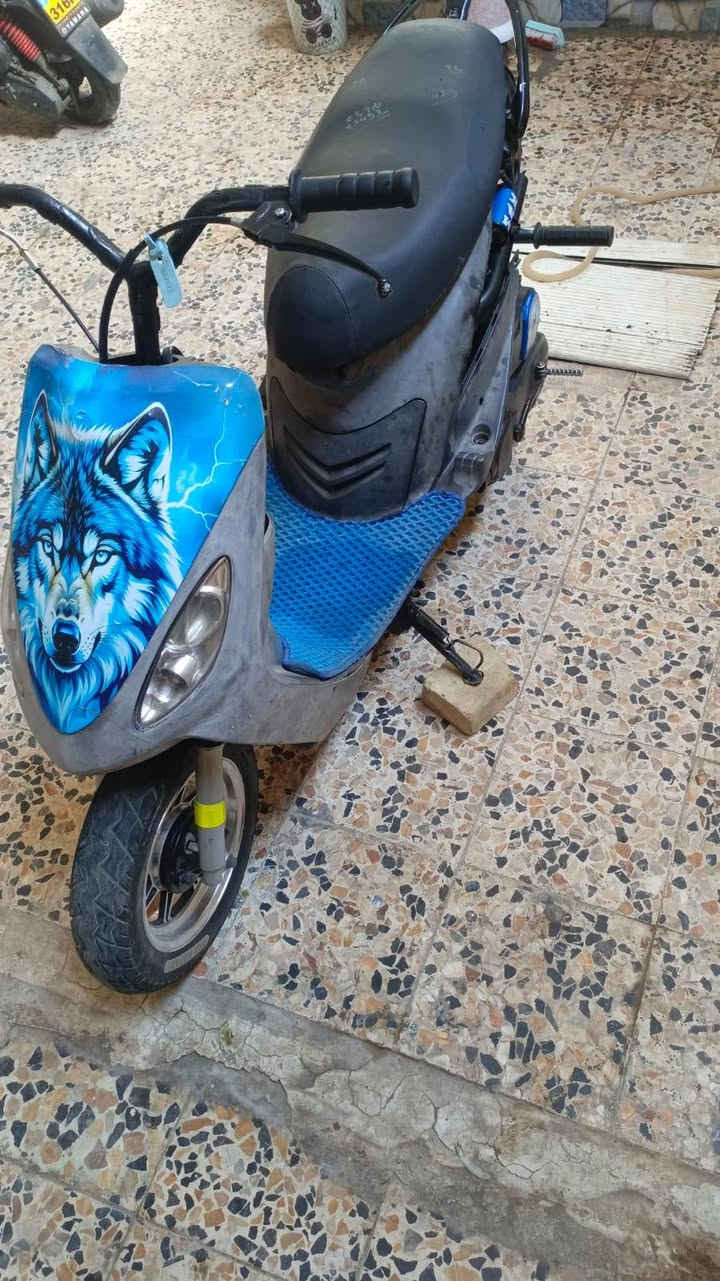 سلام عليكم شباب دراجه البيع ماكس قجمه دراجه مفتوحه مره وحده السعر مالها ب 350 وبيها مجال لكفرات البلاد موجودات  شراي هاذا رقمي  ***********عنواني بصره كرمت علي مركز الناحيه يم الجسر مال نجيبيه
