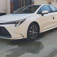 كورلا هايبرد شكل  لمريكي مديل25 سياره ماشيه 40الف حقيقي على وضع الشركه...