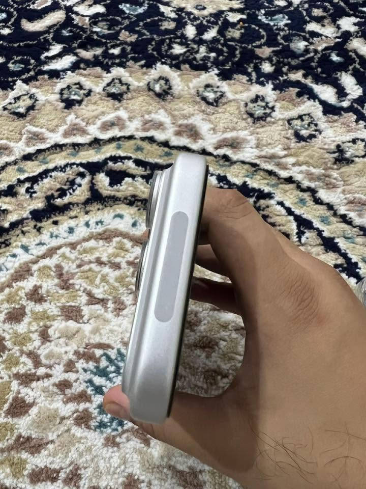 � اللون: سلفر 🤍
🔹 البطارية: 100% 🔋
🔹 عدد دورات الشحن: 7 فقط
🔹 الجهاز نظيف جداً
🔹 السعر: 1,500,000 د.ع 💰

📍 الموقع: كركوك
📞 للاستفسار: ***********

الجهاز جاهز للفحص والمعاينة
