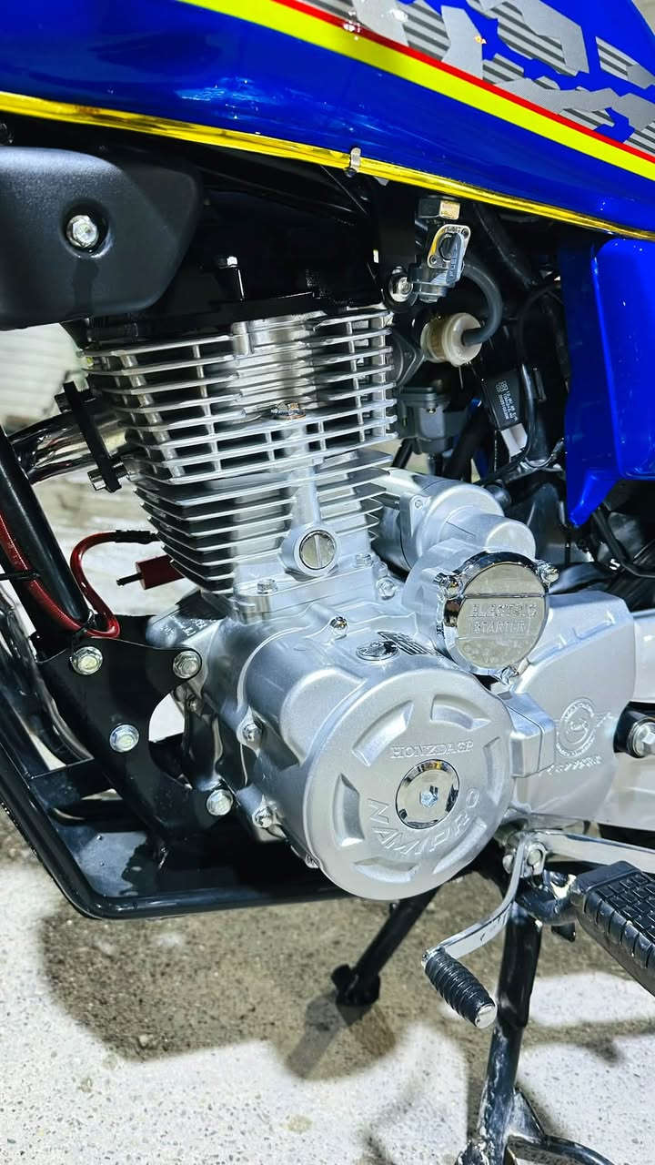 دراجة نامي برو هونزده (2026 )
محرك (200cc) اي عيب مابي كلشي بي شغال 
كهربائيات ماملعوب بي ابد 
ماطور ماشي (2000) الفين فقط
اسبانه مواصله وبرغي ممبدل بي 
كله عالبلاد اي نقص مابي 
الدراجة خير من الله 
رحمه الوالديك متعرف بالسعار 
الحاليه لا تعلق ولا تتصل ابد 
السعر خاص موجود وهذا الرقم بي واتساب 
(***********) 
وماريد اكتب السعر اهنا حته ليكسرون بالدراجة 
لان الدراجة بعدهه صفرر مماشيه فقط ماشيه  الفين 
(2000)
