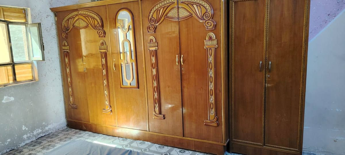 السلام عليكم غرفة أخشاب شغل عراقي مرتبة ونظيفة السعر 400قفل العنوان الخطيب الزراعي ***********
