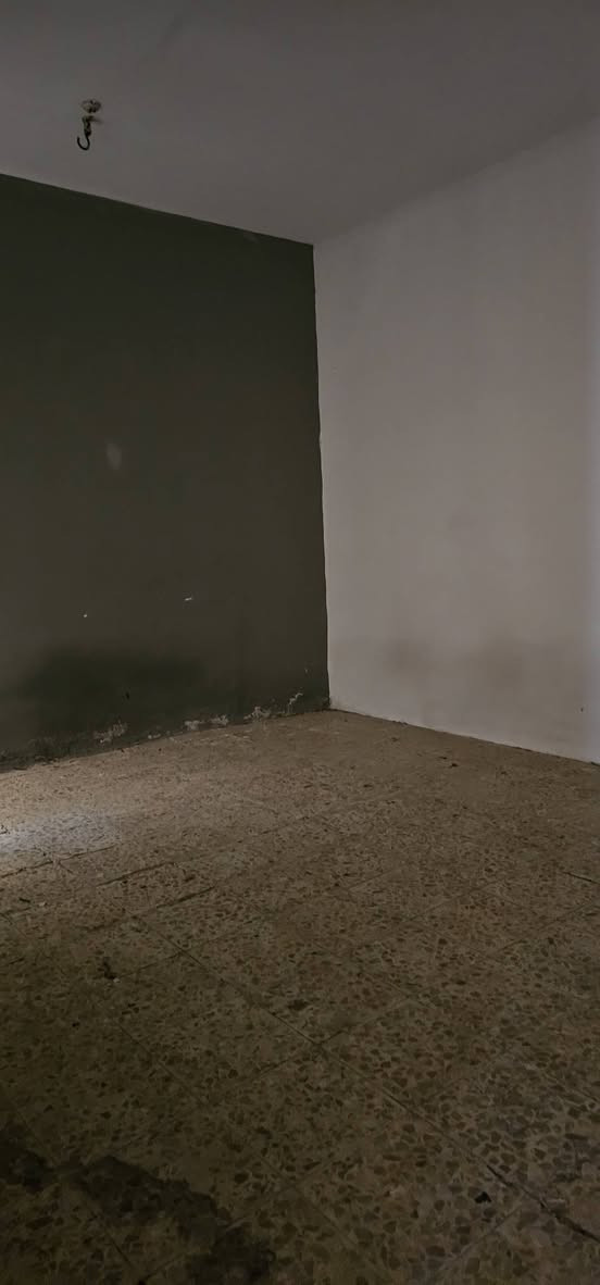 بيت للايجار في حي الوفاء مساحه 100 متر غرفتين وصاله مطبخ وصحيات نظافه نص ونص موقع كلش زين قريب اعداديه الشفق مال بنات سعر الايجار 300 للاستفسار/***********
