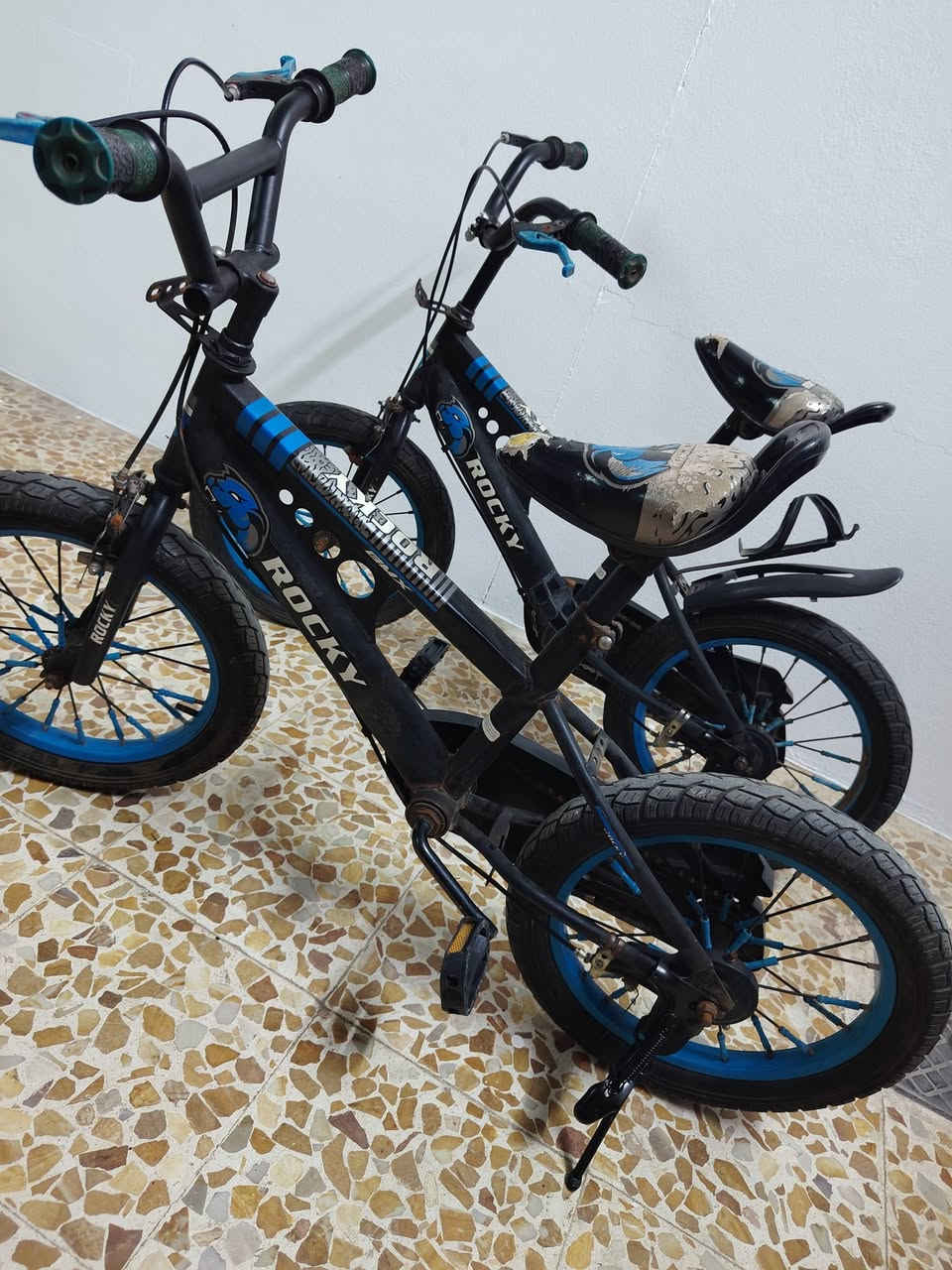 بايسكلين حجم  16ثنينهم70 وبيهم مجال بسيط الاتصال على الرقم ***********
