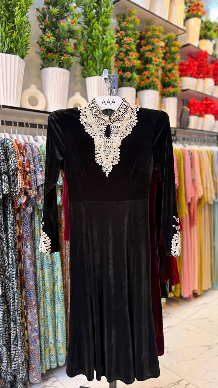 فساتين مناسبات وطلعه 👗👌
الاسعار من ال 5 الف إلى ال 15 أغلى قطعه 
العنوان سوق سومر بعد الاستداره الثانيه ب 50 متر على اليمين
