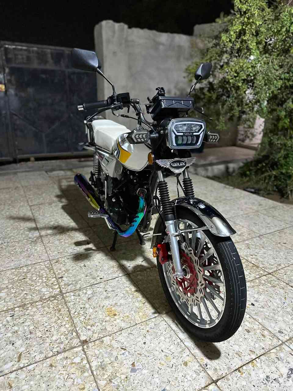 دراجه يراني سولنك محرك 250cc الدراجه زيرو ماشيه بس ٧٠٠٠ الاف استعمال شخصي  اوراق سكنر السعر واحد و 150

***********
