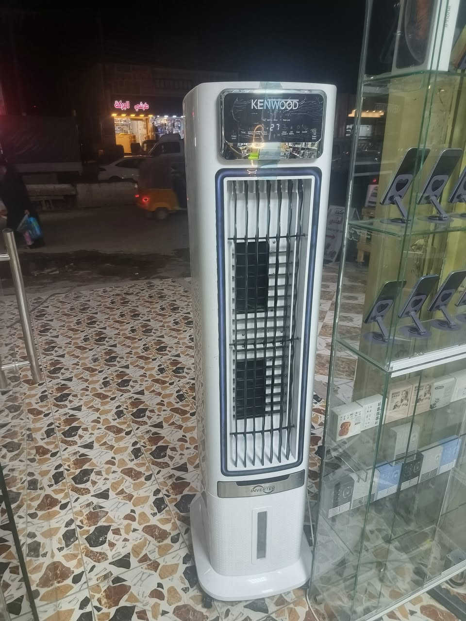 مبرده شكل سبلت حديث استخدام شهر بعدها بلجيس 
الجيدده سعرها 400 رايدها 325
سبب البيع ماوالمتني بلمحل لازم ابقي الباب مفتوح اريد ابيعها وجيب سبلت برودتها خير من الله بس متوالم المحل لازم الباب يبقه مفتوح تجي وتشوف بردوتها بنفسك سعرها 325 
هاتف : ***********
