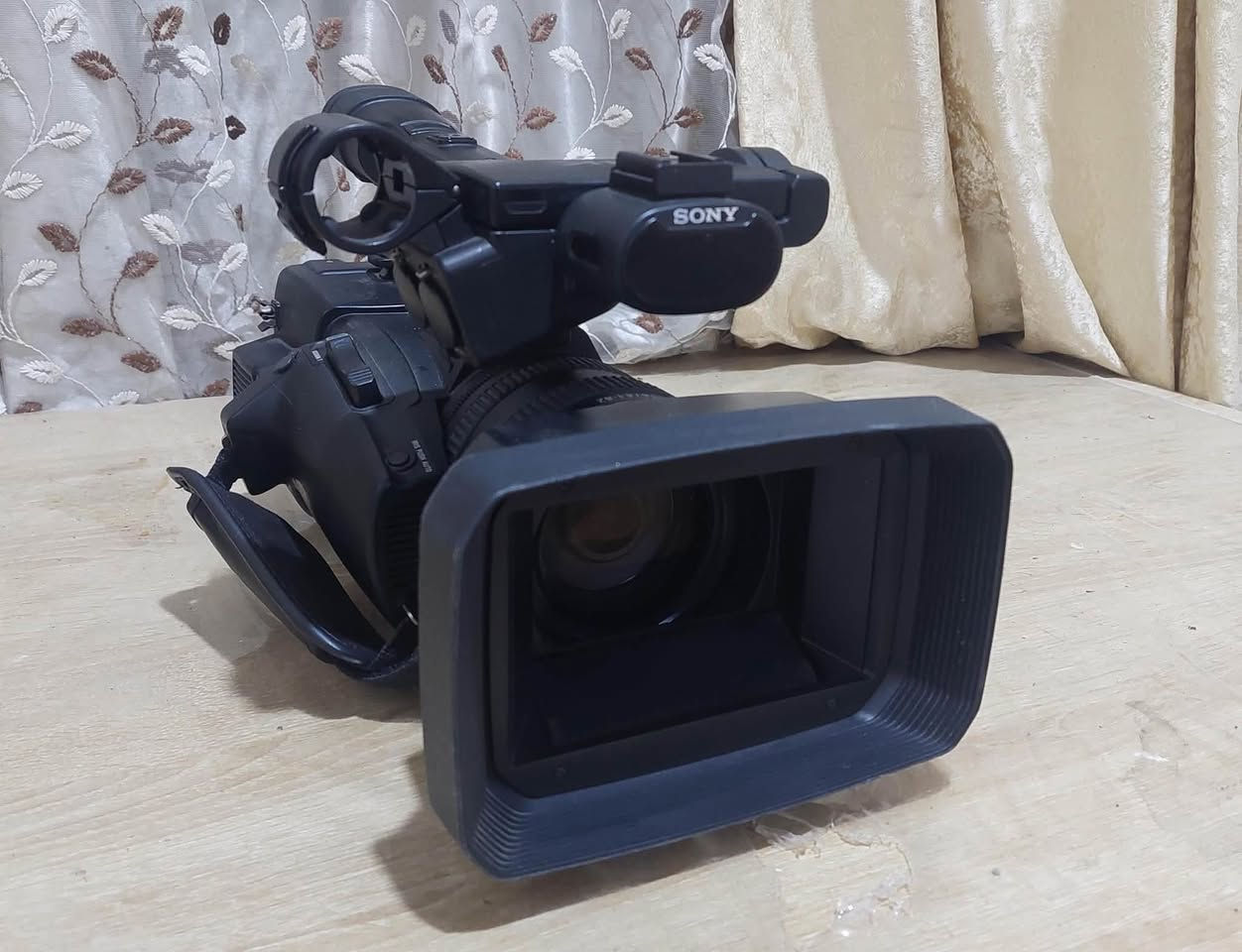 سوني PXW-Z100 • 4K • زوم 20X