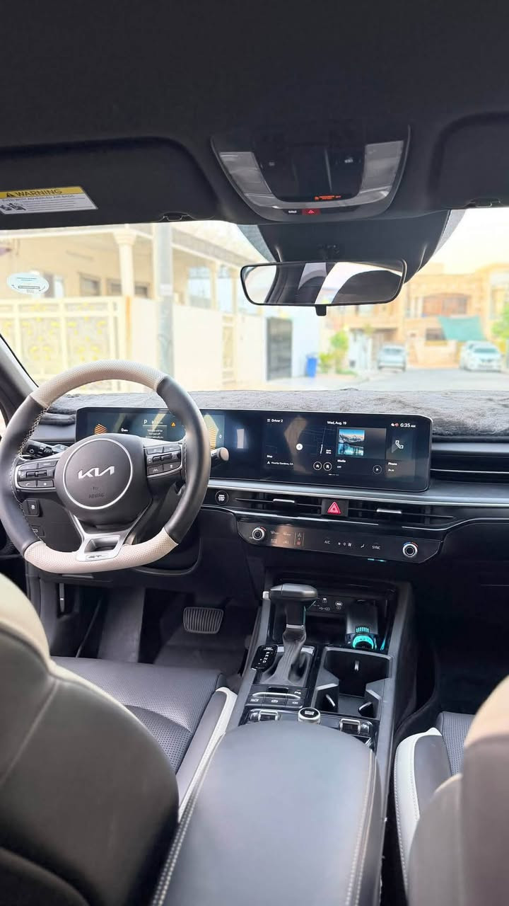 🚘 للبيع | كيا K5 GT-Line موديل 2025
السيارة بدون رقم — تترقم شمالي

🇺🇸 الوارد: أمريكي
🔧 الضرر: خفيف جداً، فقط حافة الجاملك الأمامي ومصبوغ
✅ بدون دواخل
✅ بدون فتح إيرباك

⚙️ المحرك: 2.5 GDI تنفس طبيعي
🛣️ الممشى: 19 ألف مايل فقط

المواصفات:
🔹 فئة GT-Line بدون بانوراما
🔹 شاشة 12.3 إنچ + نافيگيشن
🔹 أبل كار بلاي + أندرويد أوتو
🔹 شاحن لاسلكي
🔹 مقاعد جلد SynTex
🔹 كرسي السائق كهربائي
🔹 تدفئة كراسي أمامية
🔹 تشغيل بصمة + تشغيل عن بُعد
🔹 رادار ومثبت سرعة ذكي
🔹 نظام النقطة العمياء
🔹 المحافظة على المسار
🔹 حساسات أمامية وخلفية

💵 السعر: 182 ورقة — مجال بسيط جداً للجاد
📍 الموقع: أربيل

📞 للاستفسار:
*********** — واتساب
***********

🔢 رقم الشاصي:
KNAG64J74S5281013
