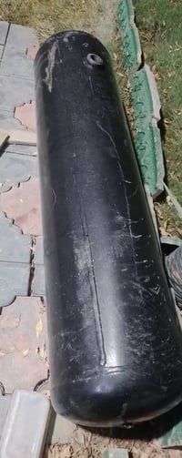 يوجد بطل غاز سعة 190 لتر ايراني ارتفاعه 40 ×160 طول  وكما موضح بالصوره...